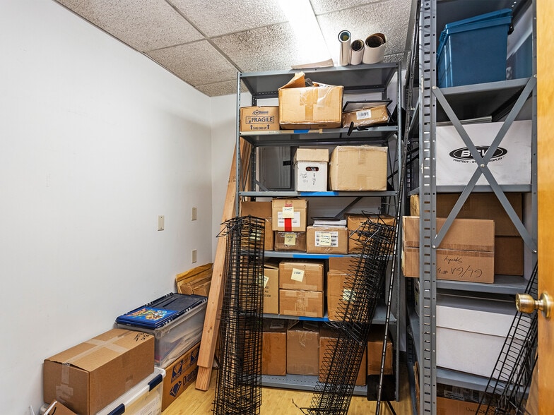 More Photos Of 4708-4710 W Magnolia Blvd., Burbank General Retail For Sale