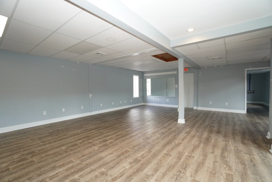 More Photos Of 1630 Midland Beaver Rd, Industry General Retail For Sale