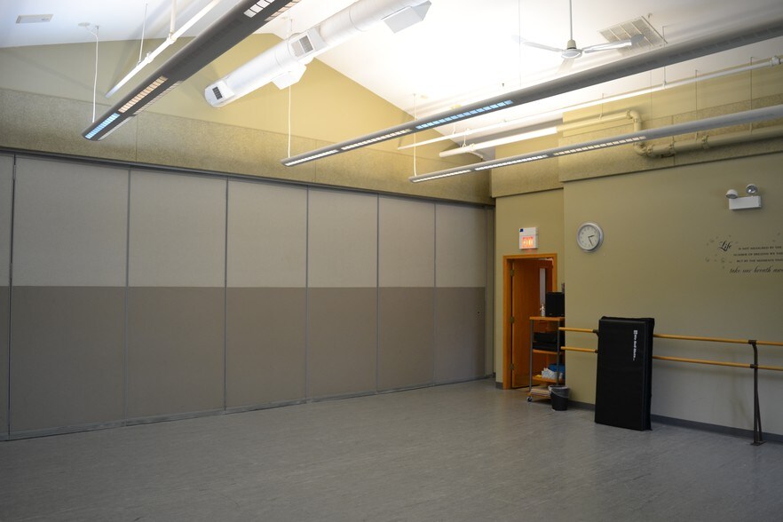 More Photos Of 301 W Railroad Ave, Bartlett General Retail For Sale