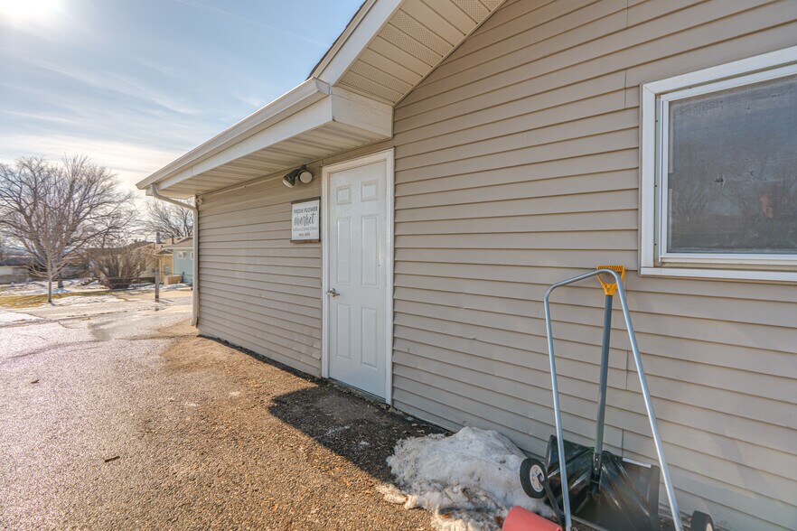 More Photos Of 1731 N 13th St, Bismarck General Retail For Sale