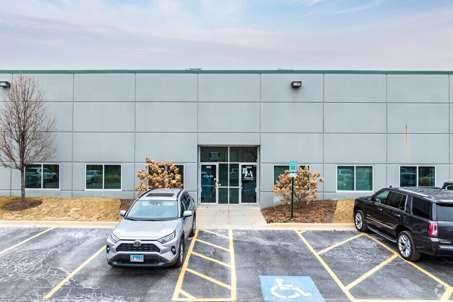 More Photos Of 1060 N Garfield St, Lombard Distribution For Lease