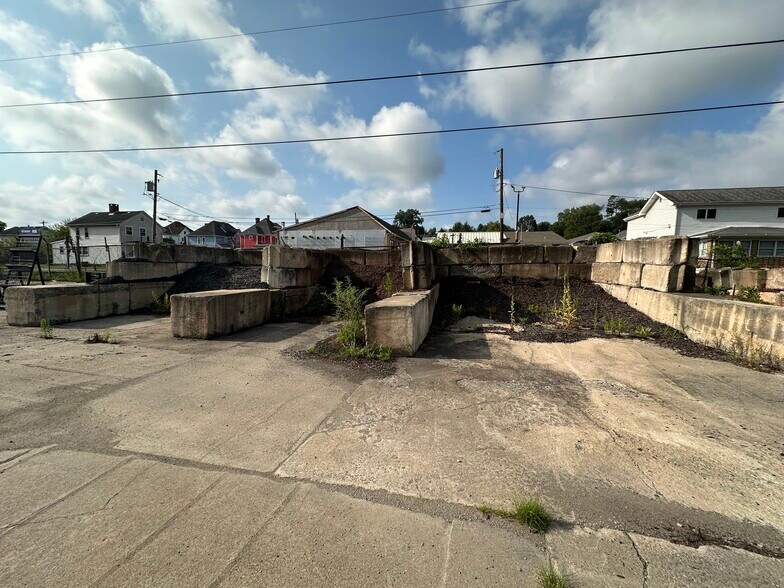 More Photos Of 1101 Railroad St, Monongahela Warehouse For Sale