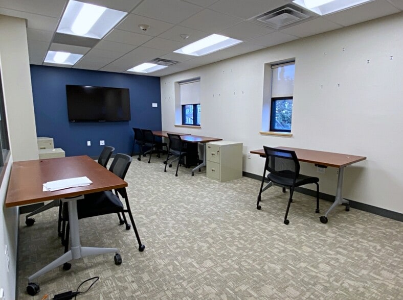 More Photos Of 573 Main St, Woburn Office For Sale