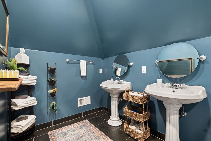 More Photos Of 206 S 11th St, Nashville Office For Sale