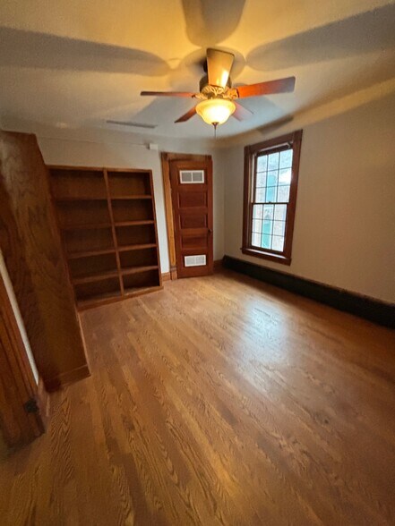 More Photos Of 236 Webster St, Batavia Office For Lease