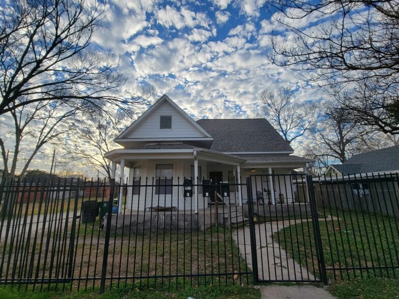 More Photos Of 1905 Chapman St, Houston Apartments For Lease