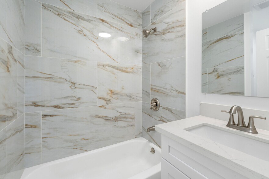 More Photos Of 217 43rd St, Manhattan Beach Apartments For Sale