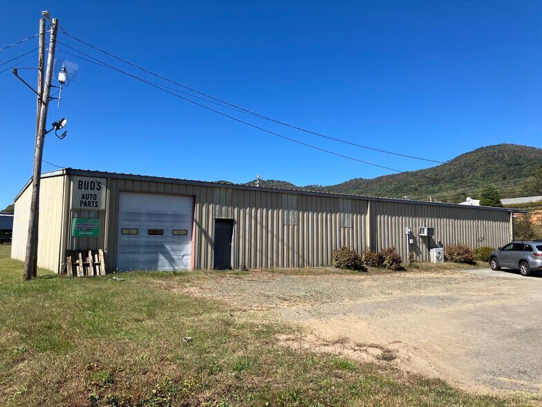 More Photos Of 722 E Main St, Burnsville General Retail For Sale