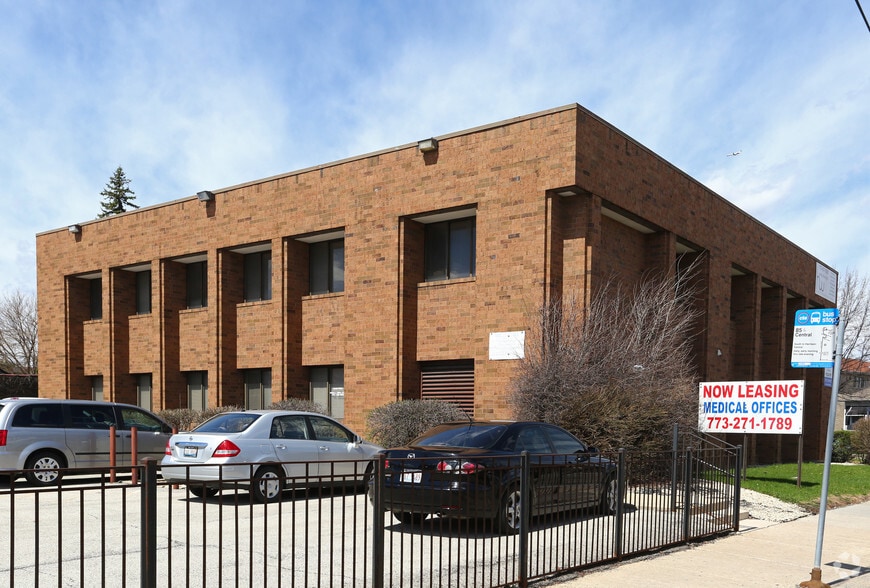 More Photos Of 4920 N Central Ave, Chicago Medical For Lease