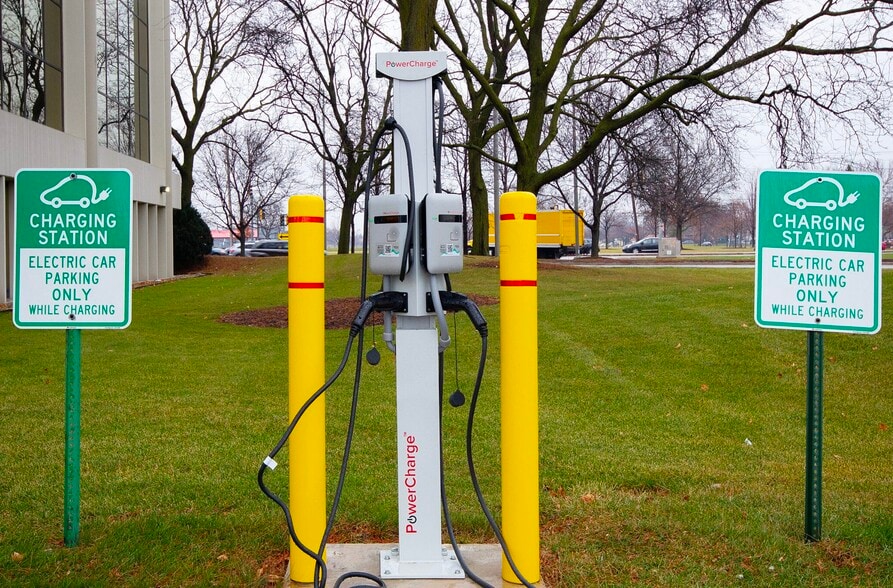 More Photos Of 999 E Touhy Ave, Des Plaines Office For Lease