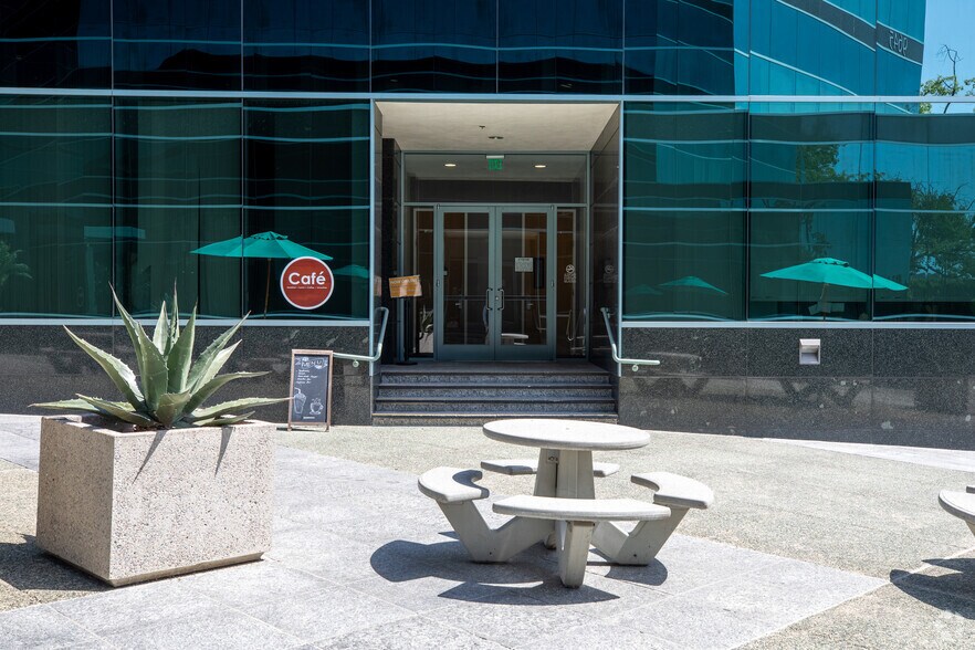 More Photos Of 9655 Granite Ridge Dr, San Diego Unknown For Lease