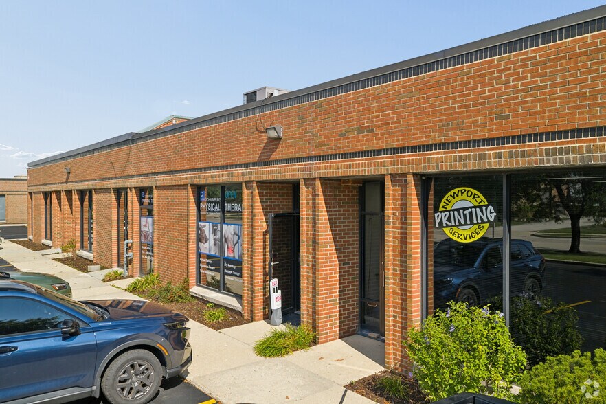 More Photos Of 1200-1258 Remington Rd, Schaumburg Light Distribution For Lease