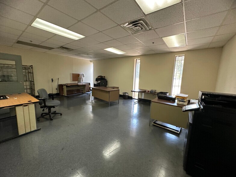 More Photos Of 311 W Central, Valdosta Manufacturing For Sale