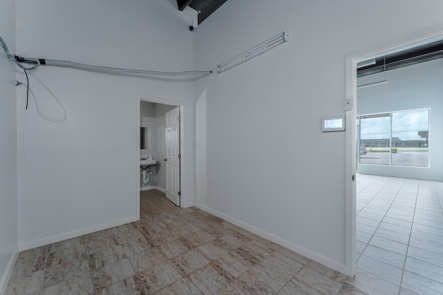 More Photos Of 801 Zillock Rd, San Benito Storefront For Sale