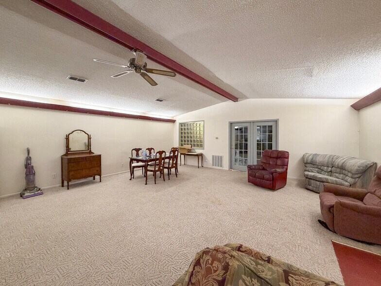 More Photos Of 1200 N Louise St, Atlanta Office For Sale