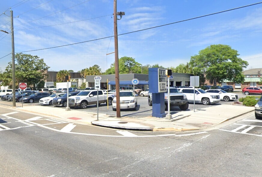 More Photos Of 300 W Hill, Valdosta Auto Dealership For Sale