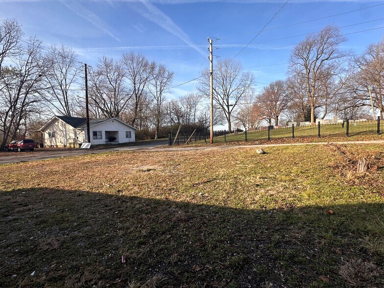 More Photos Of 2280 S Meridian St, Indianapolis General Retail For Sale