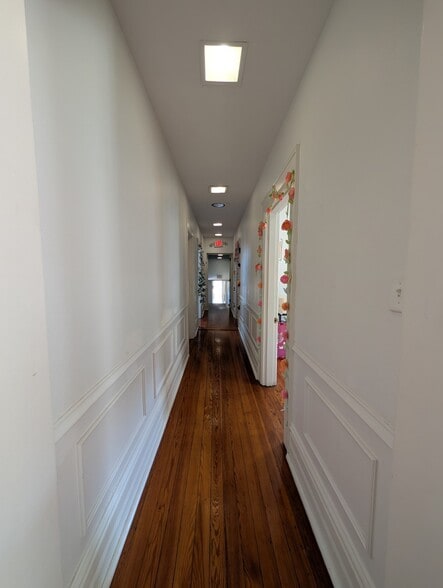 More Photos Of 201 S Izard St, Little Rock Office For Sale
