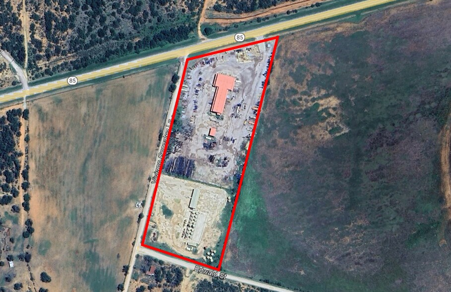 More Photos Of 12071 W Highway 85, Dilley Service For Sale