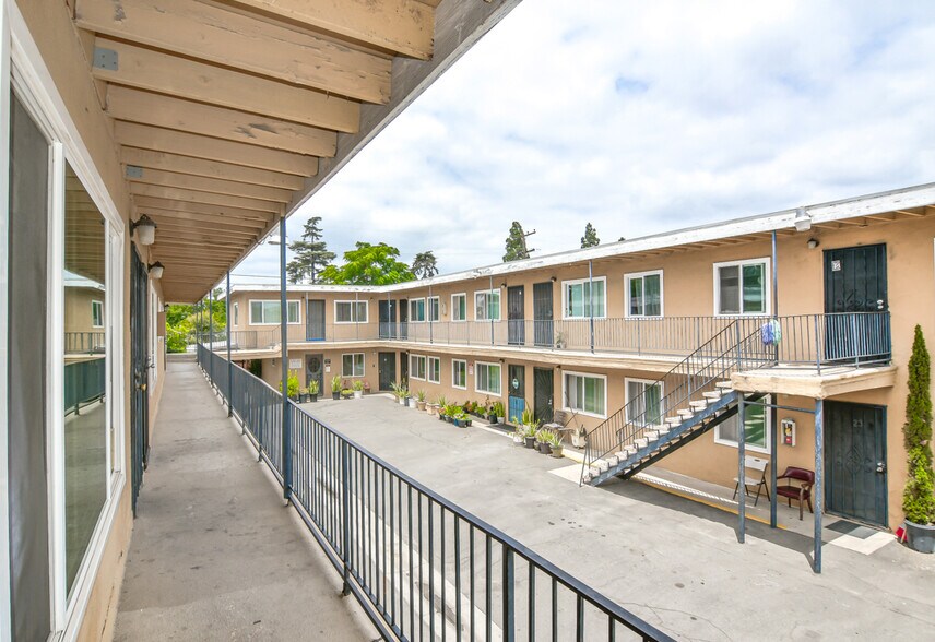 More Photos Of 1003 W Bishop St, Santa Ana Apartments For Sale