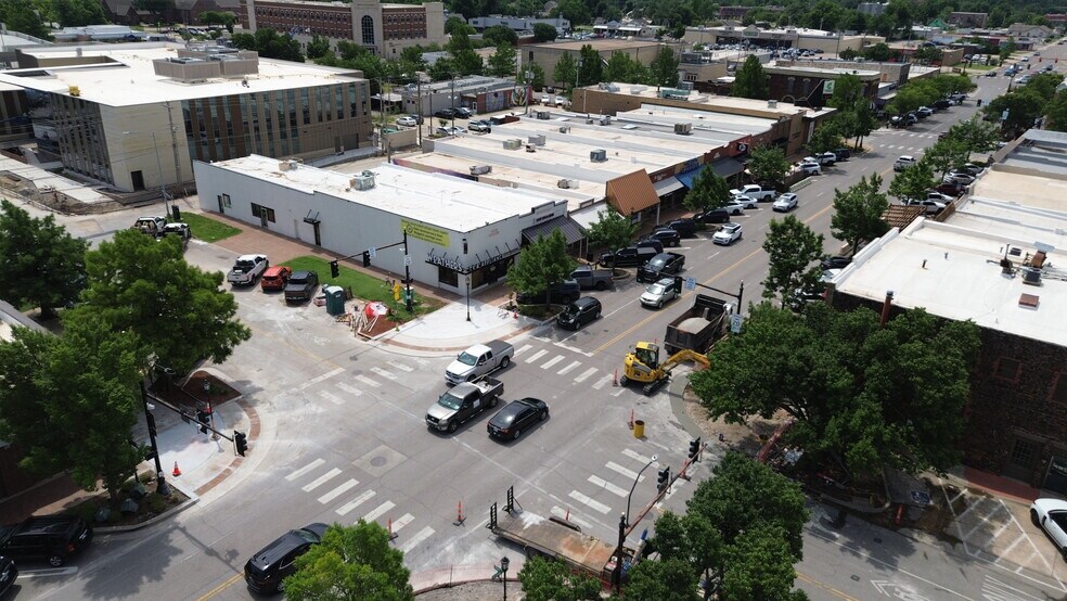 More Photos Of 4 S Broadway, Edmond Storefront For Sale