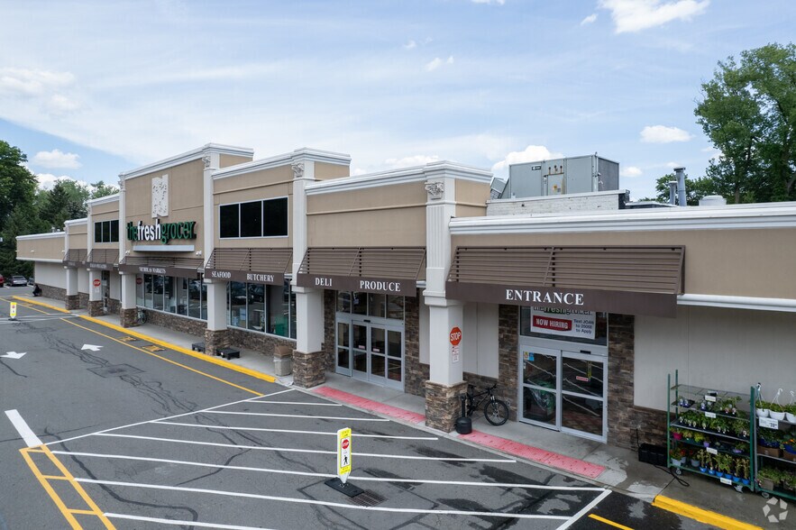 More Photos Of 249-315 Pascack Rd, Washington Township Bergen Storefront For Lease