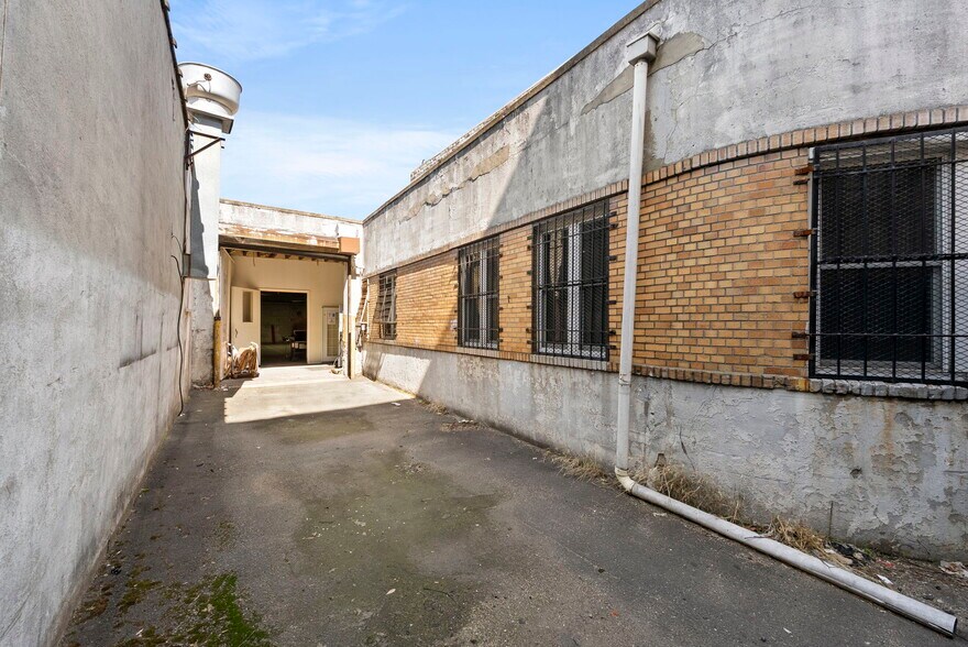 More Photos Of 116-130 Orchard St, Newark Warehouse For Sale