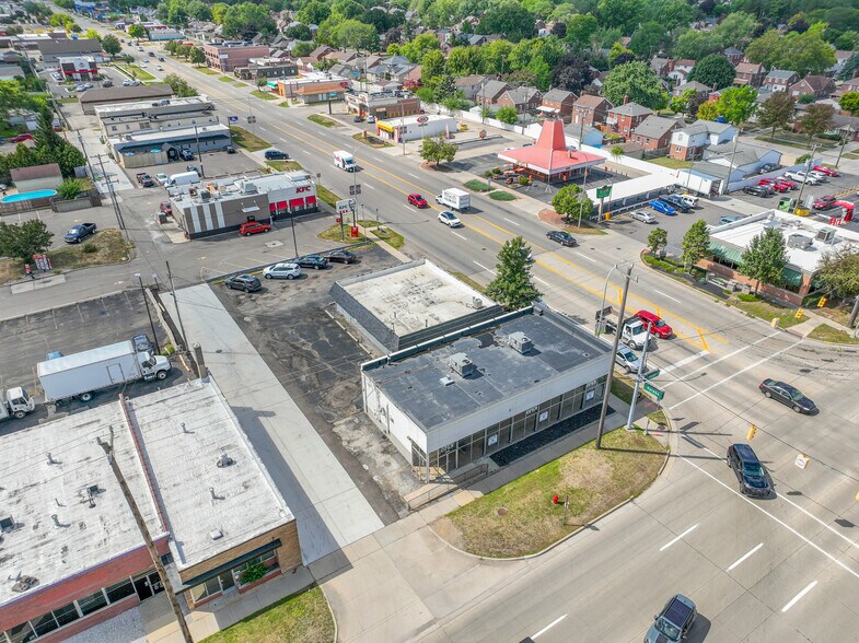 More Photos Of 15010 Fort St, Southgate Freestanding For Lease
