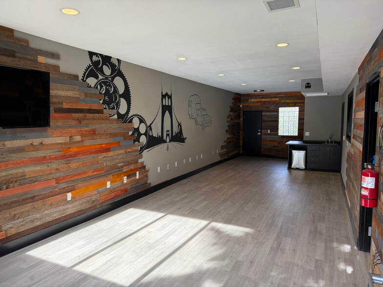 More Photos Of 2629 N Lombard St, Portland Office For Sale