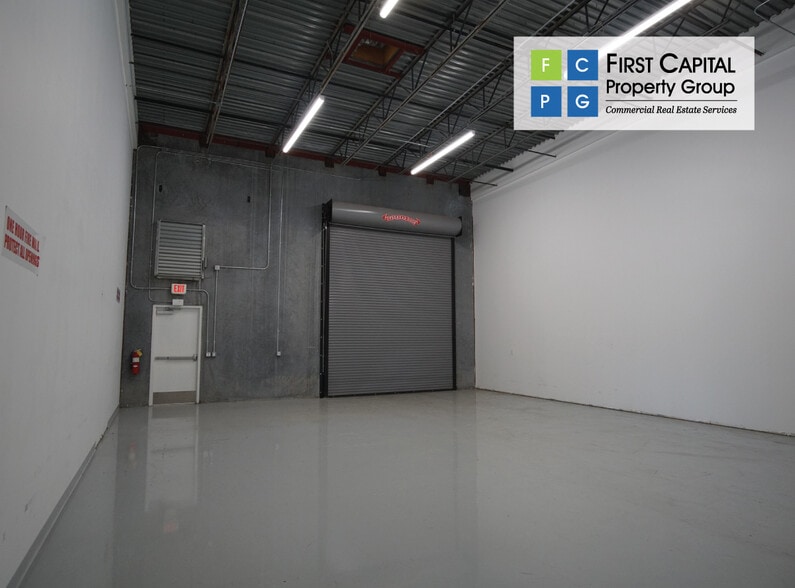 More Photos Of 7906 Kingspointe Pky, Orlando Unknown For Lease