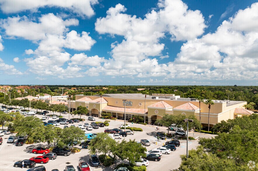 More Photos Of 2875 University Pky, Sarasota Storefront For Lease