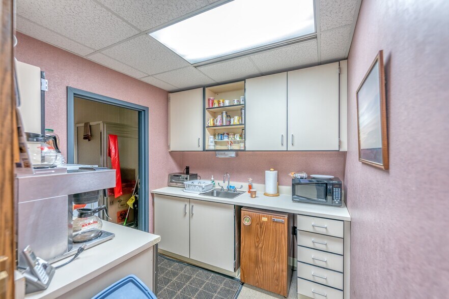More Photos Of 40 Hurley Ave, Kingston Medical For Sale