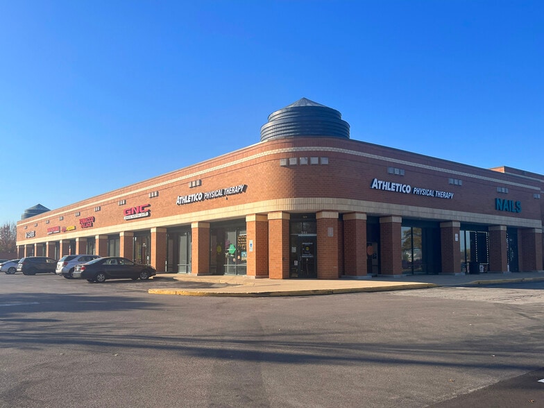 More Photos Of 335-411 E Geneva Rd, Carol Stream Unknown For Lease