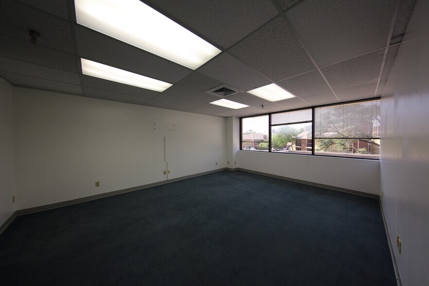 More Photos Of 9800 N Lamar Blvd, Austin Office For Lease