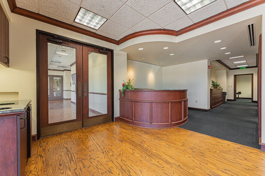 More Photos Of 3550 W Robinson St, Norman Bank For Lease