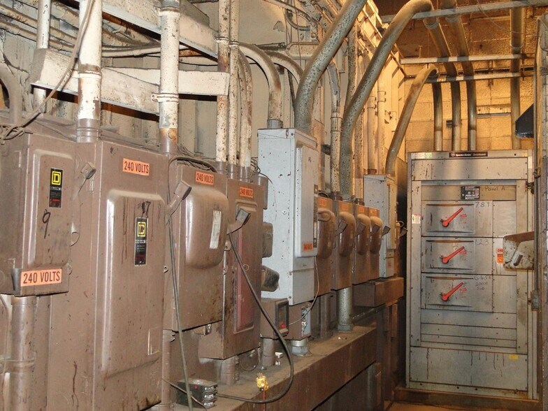 More Photos Of 1012 N 9th Ave, Walla Walla Manufacturing For Sale