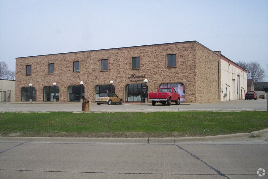 Primary Photo Of 34830 Utica Rd, Fraser Showroom For Lease