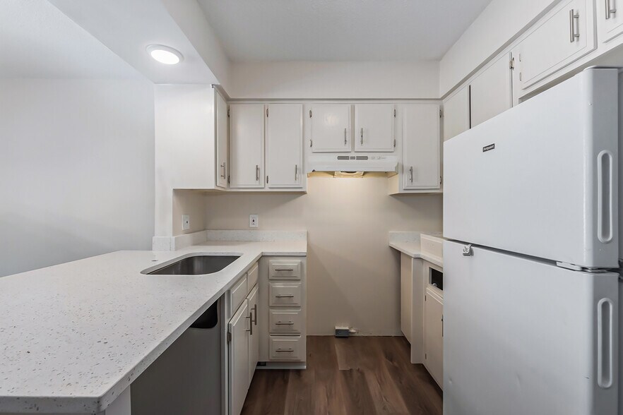 More Photos Of 8831-8837 Glenwood Ct, Overland Park Apartments For Sale