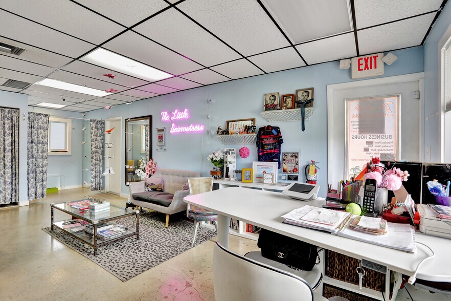 More Photos Of 311 E Prospect Rd, Oakland Park General Retail For Sale