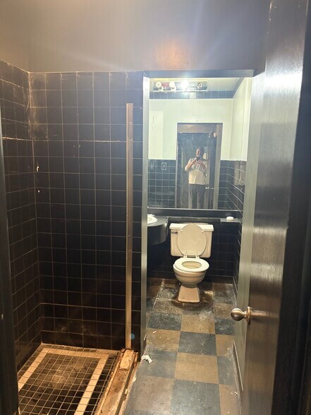 More Photos Of 4601-4607 W Lake St, Melrose Park Freestanding For Lease