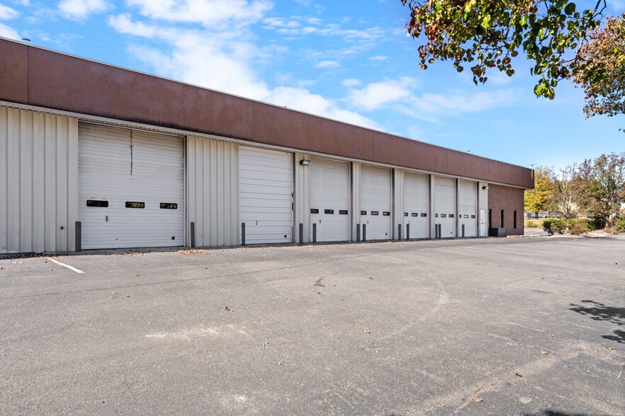 More Photos Of 4533 Hillsborough Rd, Durham Auto Repair For Lease