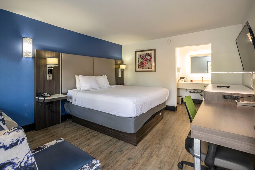 More Photos Of 1900 Canterbury Rd, Sacramento Hotel For Sale