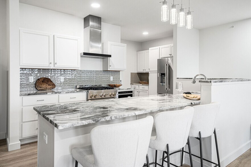 More Photos Of 2401 Lakeshore Blvd, Marquette Apartments For Sale