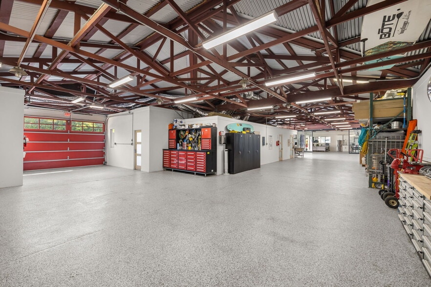 More Photos Of 133 Sunnyway Dr, Ventura Warehouse For Lease