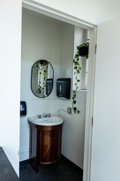 More Photos Of 1575 Boulder St, Denver Storefront Retail Office For Lease