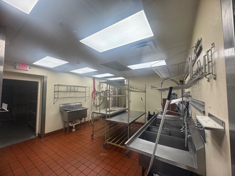 More Photos Of 3220 N Anthony Blvd, Fort Wayne Fast Food For Lease