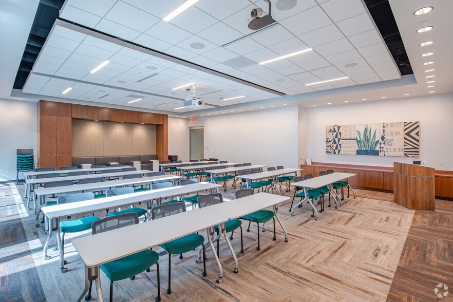 More Photos Of 3133 W Frye Rd, Chandler Office For Lease