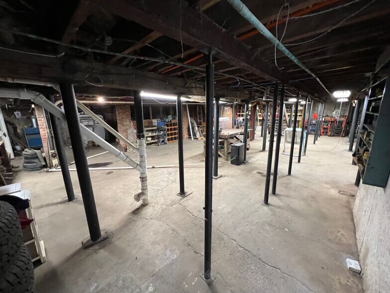 More Photos Of 1909-1911 S Salina St, Syracuse Office For Sale