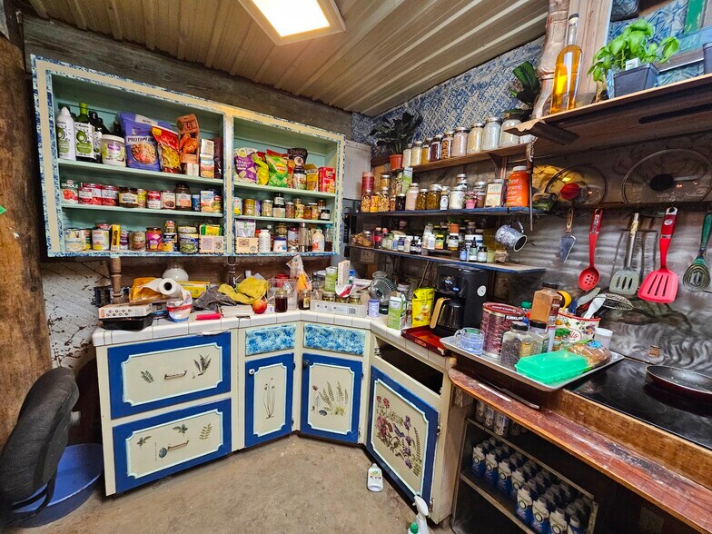 More Photos Of 111 Salvage Way, Luling Office For Sale