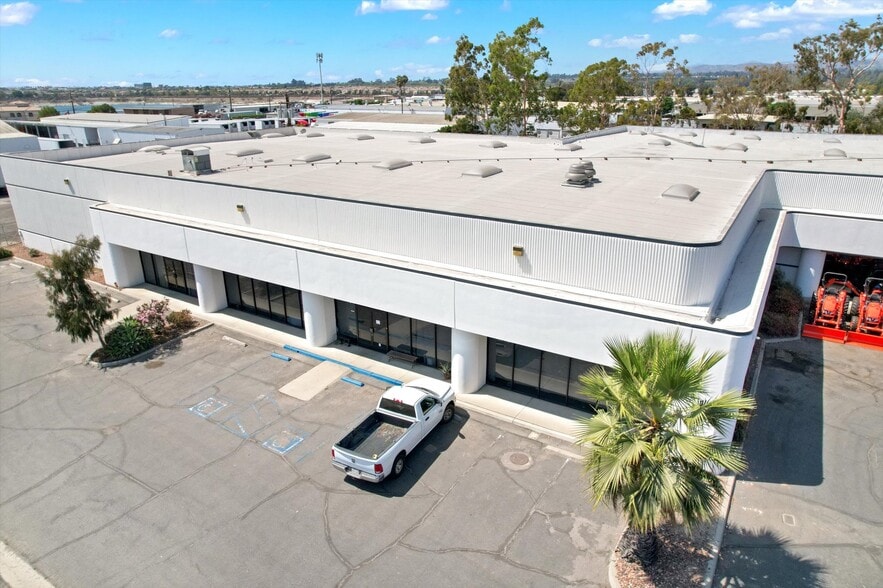 More Photos Of 167 Lambert St, Oxnard Warehouse For Lease